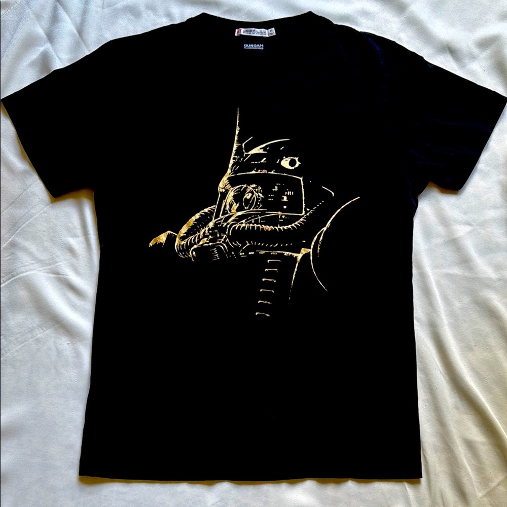 Uniqlo UT Japan Gundam Illustration T-shirt Tee Size XS